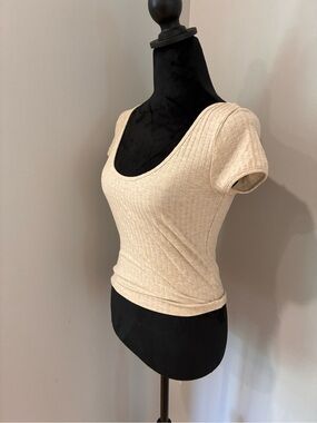 4/$20 - H&M Ribbed Scoop Neck Short Sleeve Cropped Tee in Cream - NWOT